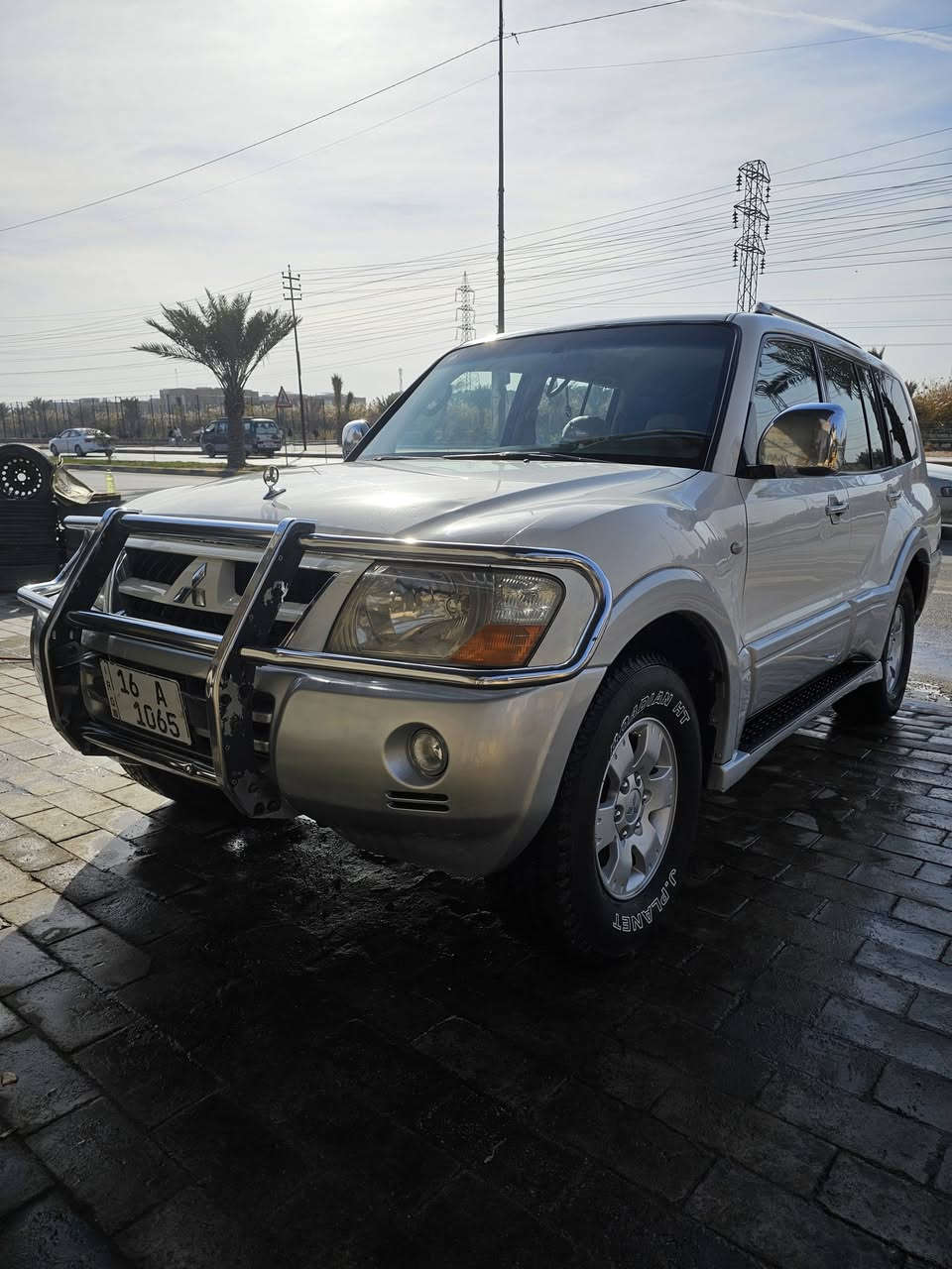 سلام عليكم 
باجيرو للبيع موديل ٢٠٠٧ 
كفاله وجاهزه من كل النواحي 
كير محرك تبريد حداديه تايرات باتري كله جديد 
محرك ٢٧٠٠ سته سلندر المرغوب ادامه كامله 
الشراي يتصل *********** 
مكاني كوفه حي ميسان
