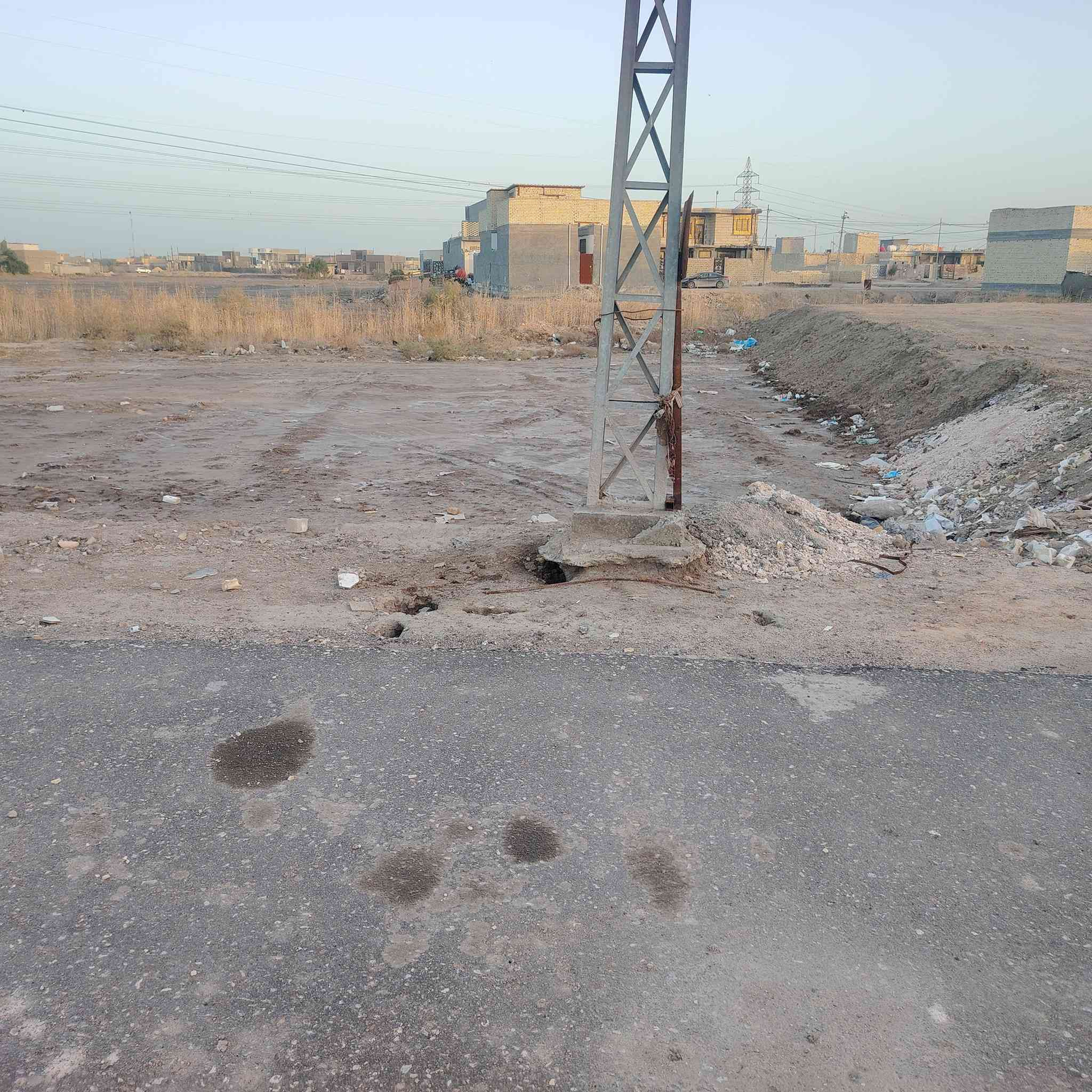 قطعه للبيع 400متر وي الفضله 500.. المكان الحولي شارع السياسين مجمع حجي حسين. ***********
