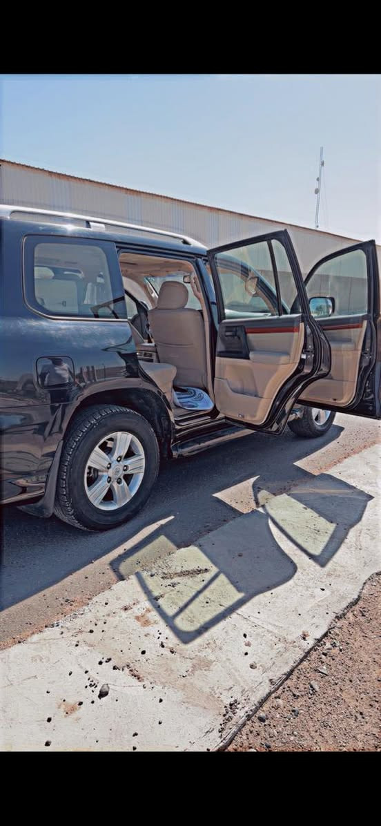 لاندكروز موديل 2012
ماشيه 250 
رقم دهوك هزه جديده سنويه جديده
سياره جاهزه 
محرك كير كفاله
بيهه طخه بالبنيد موضحه كد شبر 
دعاميات مصبوغه 
كشنات امامي كهرباء 
طفايه جوه رجل بلاد
استفسار اتصل ***********
