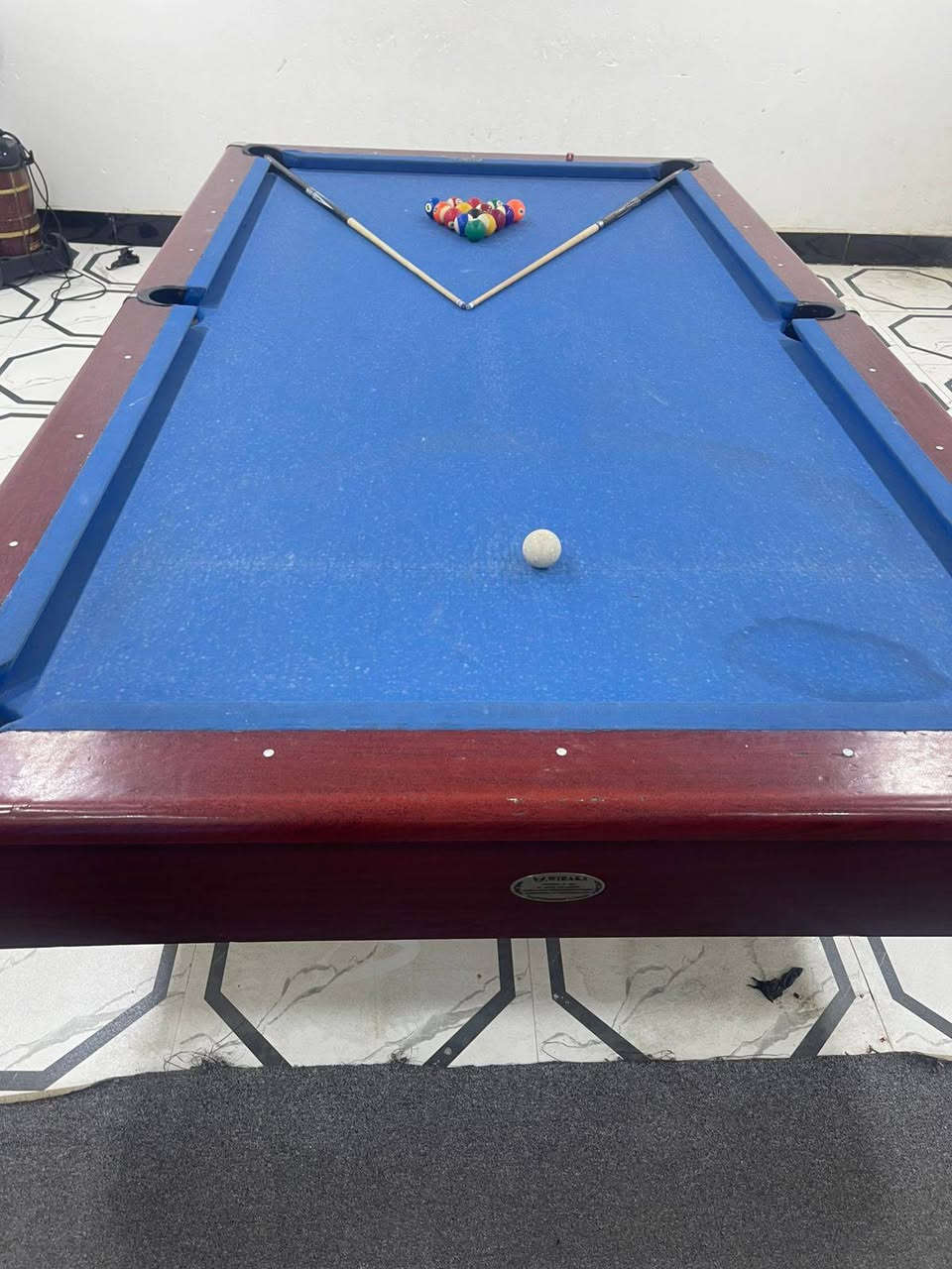 ميز يوركا للبيع سعر ٥٠٠ مكان بصره رقم ***********
