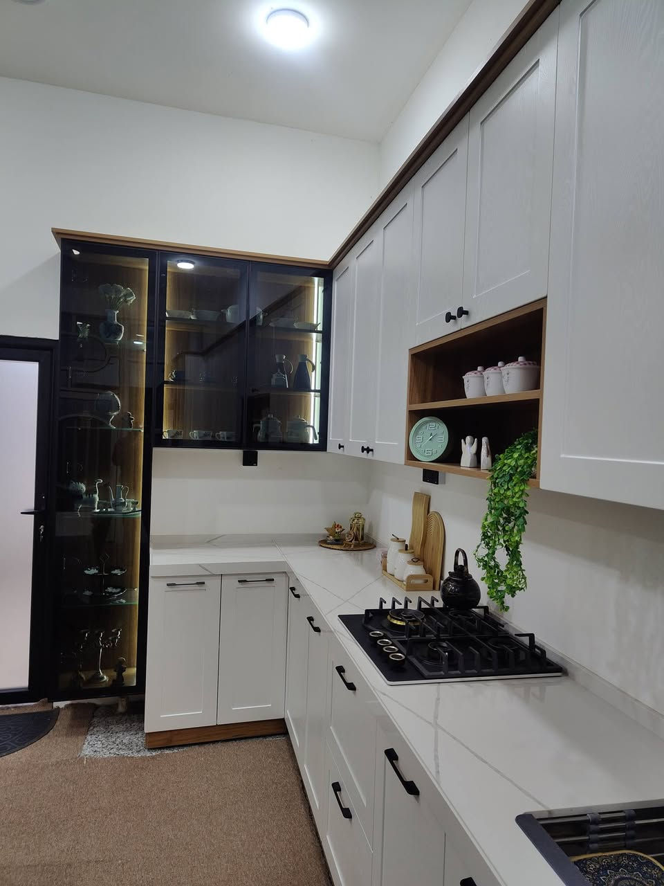 نجارة حسين عجام 
لعمل المطابخ التركية الحديثة 
احدث الموديلات والتصاميم 
مطبخ تركي الهيكل mdf 
الابواب hdf 
السطح بورسلين 

للاستفسار *********** أو *********** 
 حسين عجام النجار
