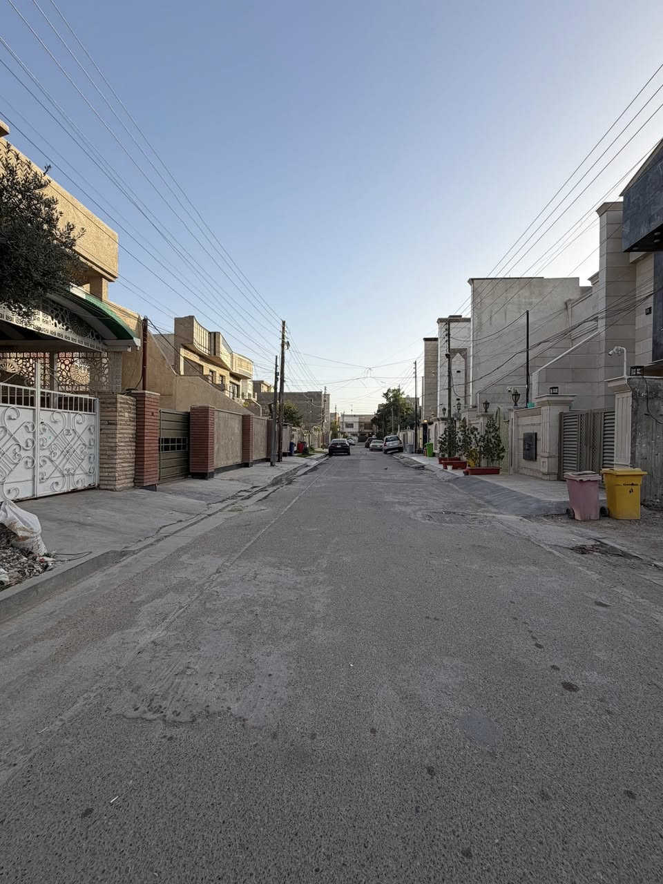 السلام عليكم
دار للايجار 300 متر 4 غرف نوم وحده سويت خلف شارع النخيل التفاصيل داخل الفيديو 
***********
