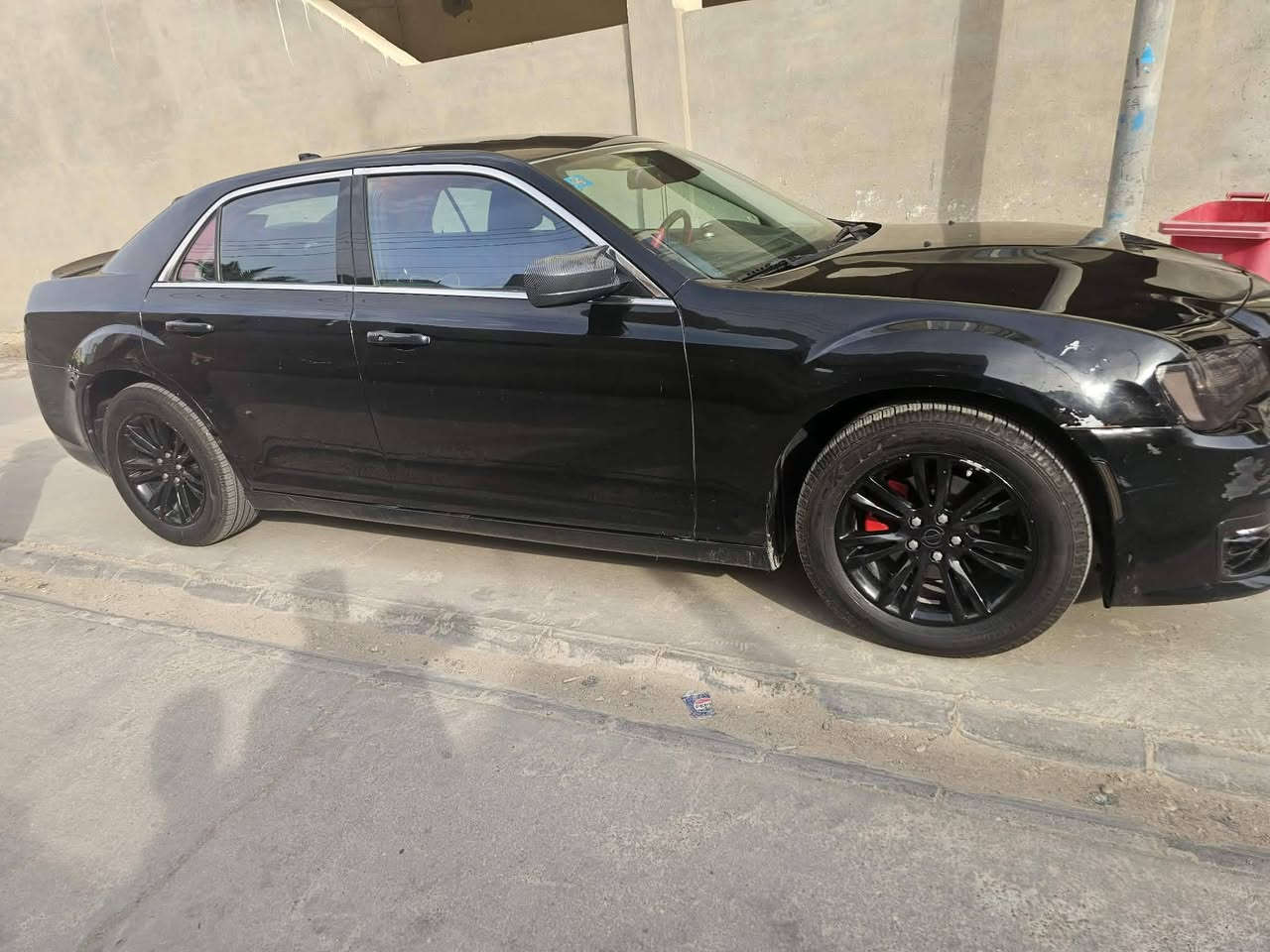 السلام عليكم
للبيع كرايسلر C300 اوباما 

- 2016 أصل 
ماشيه 180
- هزه جديده 
- رقم وسنويه بأسمي 
- رقم واسط
- وارد أمريكي حادث جاملغ امامي عكس  مبدل مصبوغ ونفس الجاملغ بي ضربة دراجه خفيفة عالبارد داخل العراق اكو تلحيضان طخوخ وشخط موضحات  

- ايرباكات جميعها سليمة ولا واحد طاك . 
-داخل محدث فايبر كاربون 
-نوافذ جانبية كلها مشتغلها بلرايز  
-بنيد محدث هيمي 
-دعامية محدث جديدة اس 
-لايت عين الشيطان 
-حدادية جديدة 
-تخم تاير جديد 
-فريز جديد هسة شديته
-السياره جاهزه من كل نقص فول سيرفس 

المواصفات/

-كير ماوس 8 نمر
-بانوراما قطعتين
-تشغيل عن بعد
-كشنات تدفئه تبريد
-كشنات كهرباء جلد اسود
-لايت زينون عدسه عين الشيطان 
-شاشه كبيره تدعم كاربلي
-بصمه تشغيل وأبواب
-خزن ميموري
-كامرا خلفيه
-ستيرن كهرباء
-تبريد قطعتين
-تحكم ستيرن جهتين مع مثبت سرعه
-مري كهرباء
-برده خلفيه كهرباء
-ويل18 بلادي مصبوغ اسود 
باقي المواصفات معروفه
السياره جاهزه ربع ما تصرف عليها ومال جناي 

سعر  199$ وبيه مجال 
الهاتف   ***********
المكان     واسط قضاء العزيزية
