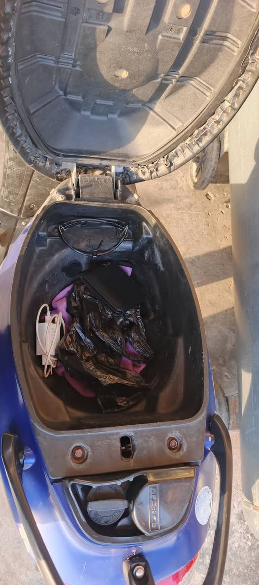 ماكس قجمة بلادية محرك مكفول مامدودة علي سبانة كهربايات كلهة شغالة بيهة شيال رياضي لون حبري اي نقص مابيهة رقم الهاتف ***********مكاني البلديات سعر600 وبيهة مجال
