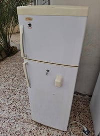 ثلاجة • حجم وسط • نظيفة