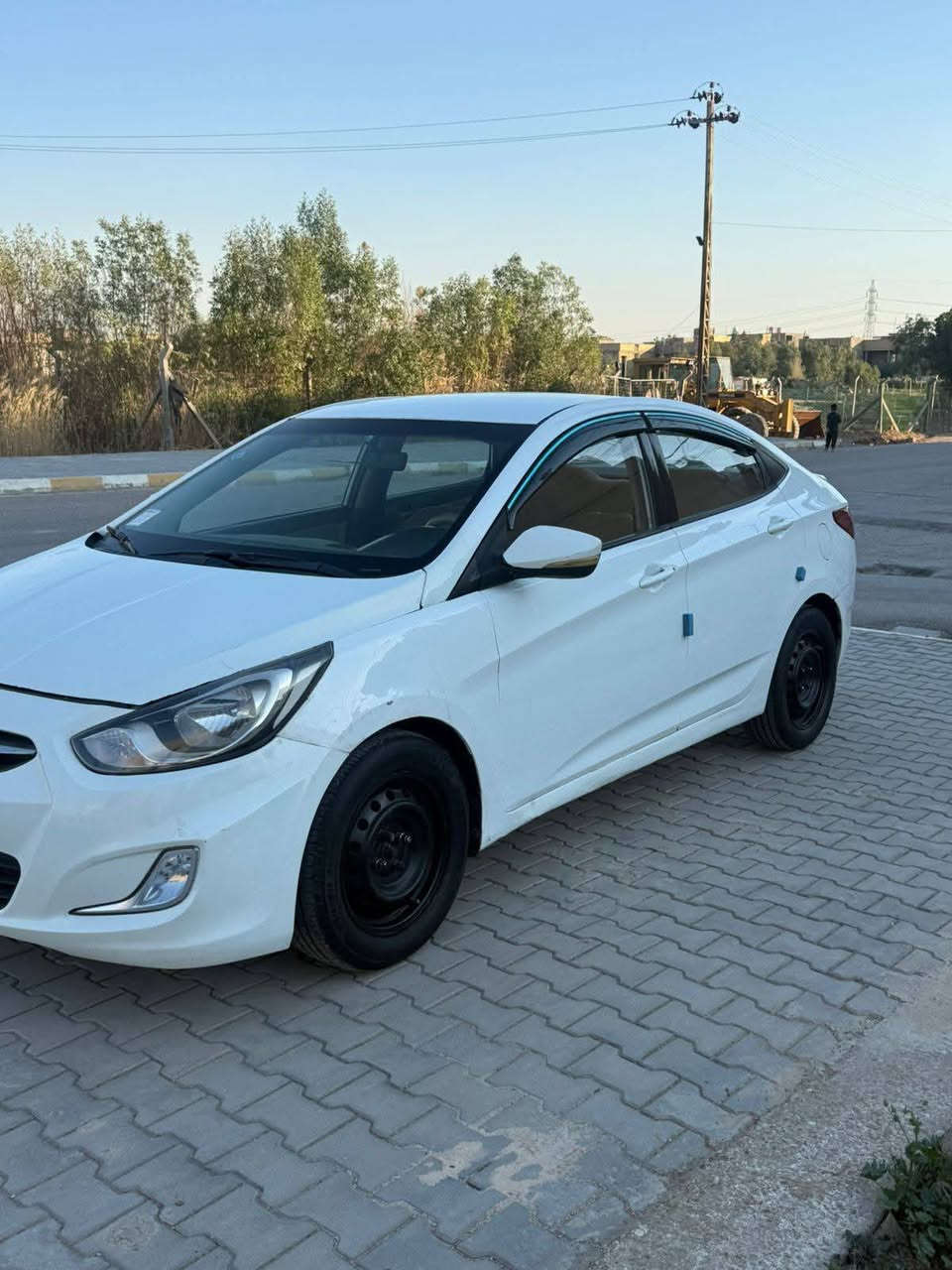 للبيع اكسنت مديل 2014 خليجية
موصفات عادية محرك 1400 دكشن عالي كير امبدل ايتي 
جديدة حلوة نظيفة كير محرك حدادية تبريد حادث ما بيها بس بيها رشات بل بابين او الجاملغ الامامي جهت اليمين وسنوية جديدة ورقام ذي قار دولي وتحويل مباشر بسمي مشروع وطني مكانه كوت واسط باقي التفاصيل ***********
