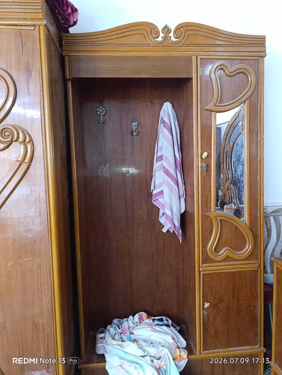 غرفـة اخشاب كامله
كنتور + زاريـه + ميز تواليت + جربايه بس تتركب لان كامله
+ كومديات 2 
للتفاصيل
واتساب + اتصال
*********** 
مكاني نجف حي الجامعـة شارع ابن كشكول
