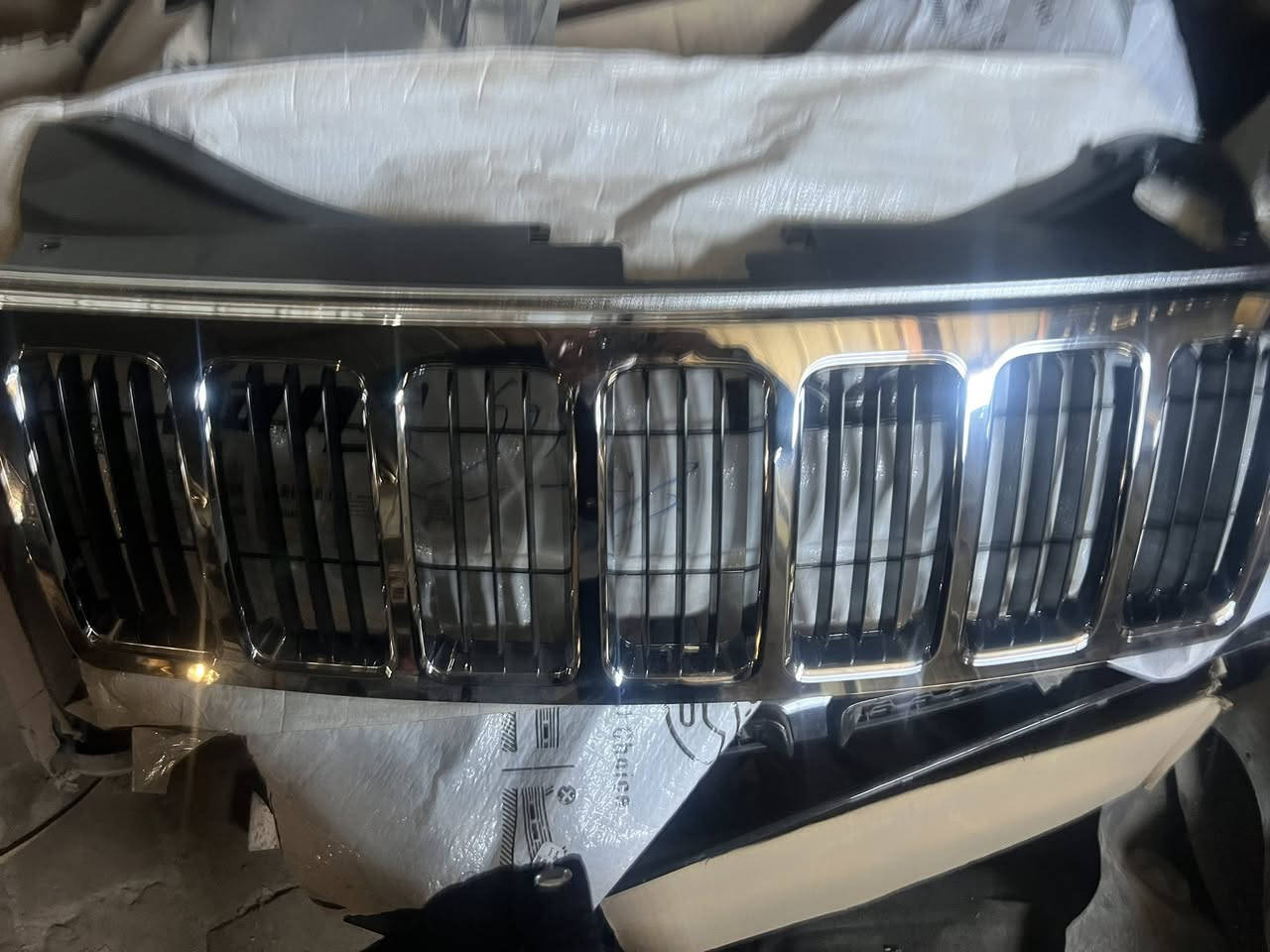 توجد ادوات لاريدو من 2005 لل2010 محلات الاندلس ساحه الطيران *********** يوجد ادوات صدر مع صيانه
