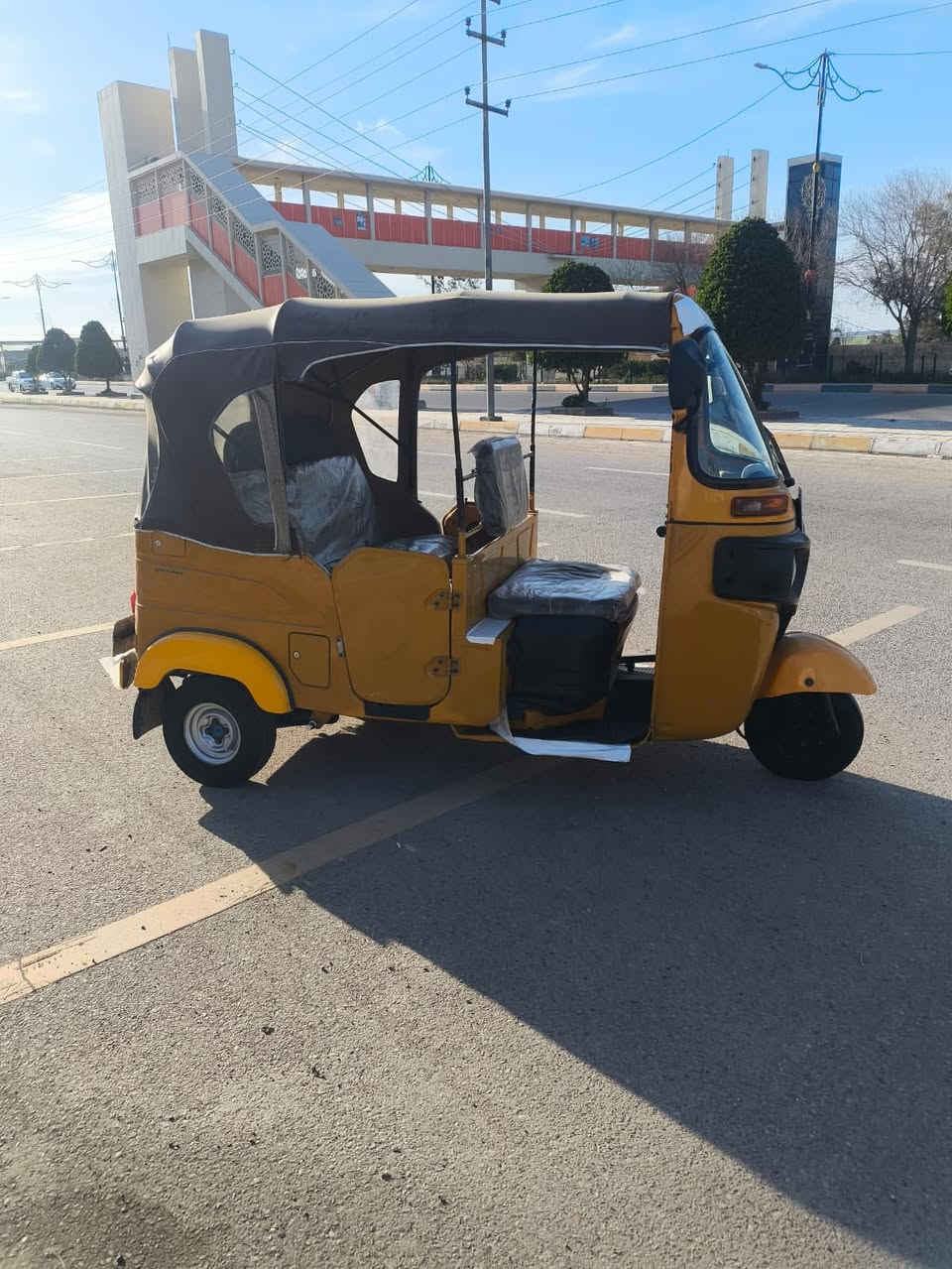 تــكــتــك 21  // محرك خير من الله
تــكــتــك نضيفه كبل للشارع متصرف عليها 
تــخــم تــاير جديد 
كــهربــائــيات كــلهــا شغاله 
الــسعــر / 8  وبيها مجال
 رقم بغداد تحويل مباشر ثاني يوم ***********….
