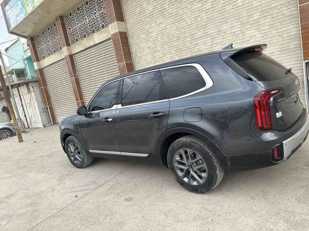 للبيع 💯💯

KIA TELLURIDE 2024 LX 4x4 🔥🔥

كيا تيلورايد 2024 LX فور ويل 🔥

وارد امريكي 🇺🇸

محرك : 6 سلندر 3800 يولد قوة 295 حصان 🐎 وعزم دوران 355 نيوتن 🔥🔥✅ + كير 8 سرعات ✅

الضرر ✖️ : بدون اضرار تقريره.  مياه امطار  💧✅ 

السيارة ماشية 3000 ميل فقط قابل للزيادة 🔥✅

مواصفات ✅ : ( شاشة - كامرة خلفية - تحديد مسار - مثبت 

سرعة - اوتو هولد - وضعيات قيادة - قيادة خاصة 

للمنحدرات - رادار امامي - رادارات جانبيه - اشارة بالمري - 

حساسات خلفية - توقف ذاتي - انظمة تحذير - مقاعد 

الخلفية تحكم كهربائي - لايتات زينون LED - ) 

وباقي المواصفات المعروفة بالفئة هاي
الاستفسار ***********

مكان سيارة : //حلة //

5XYP24GC1RG508565
