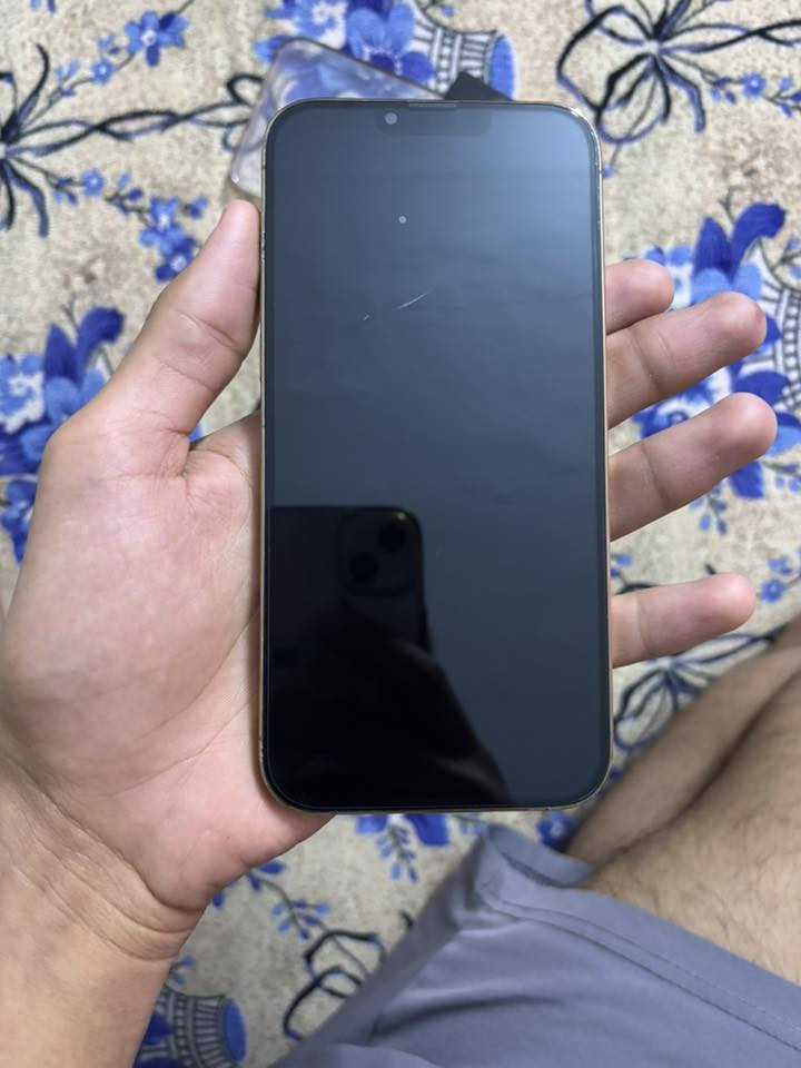 السلام عليكم
13pro max 
لون ذهبي 
بطارية 83 لا معلاية ولا ملعوب بيها 
ذاكرة 256 الجهاز مبدل بي شاشة فيس ايدي شغال 
الشاشة ألوانها حلوة وبي فطر ما مبين غير شي مابي الجهاز كلة شغال ومابي اي مشاكل مكاني بغداد مدينة الصدر 
السعر 475 وبي مجال للشراي ❤️
*********** ما متواجد خاص واتساب راسلني وب الخدمة
