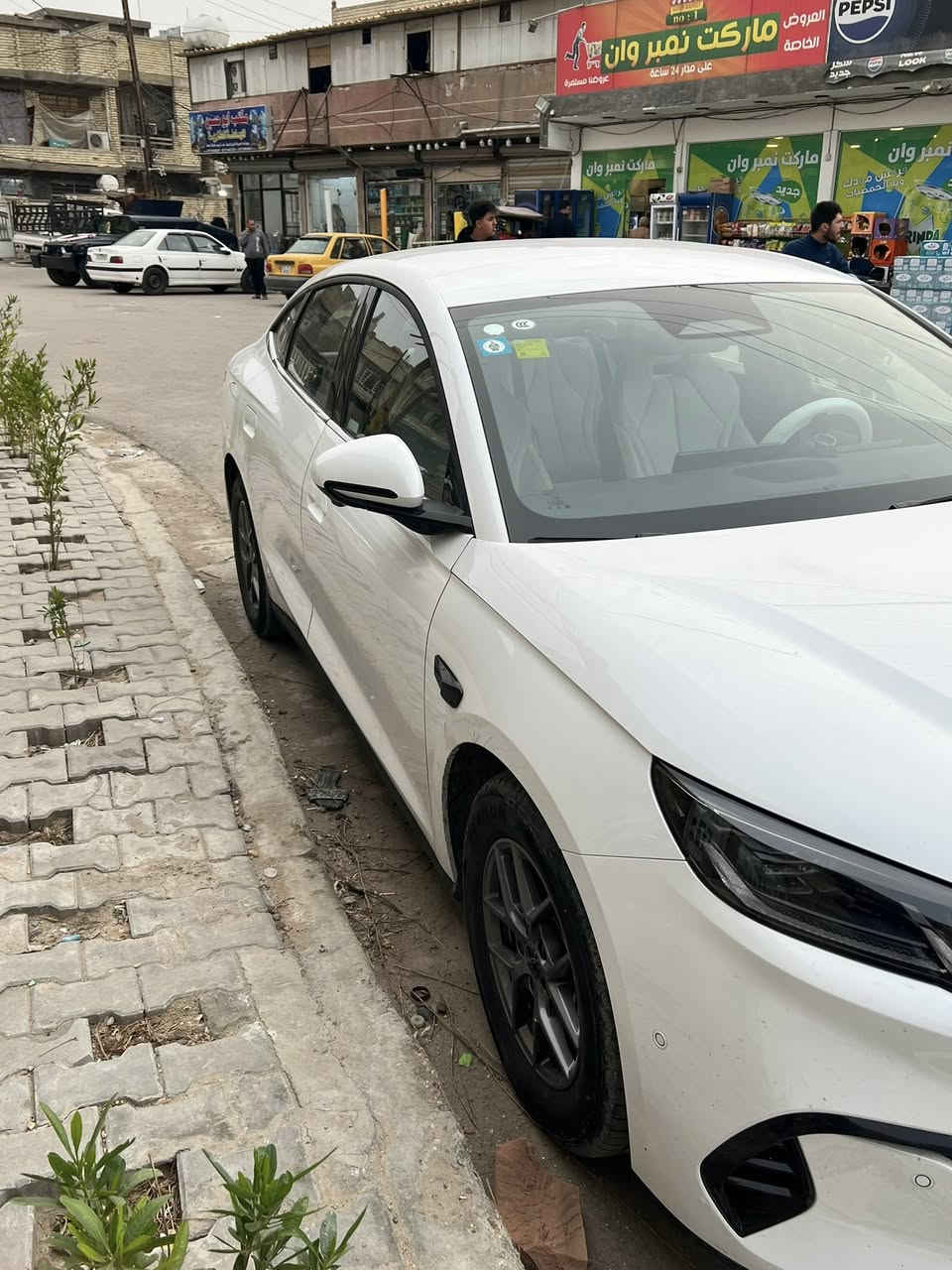 سلام عليكم سياره BYDللبيع فول موصفات ماعده الفتحه سيل 6 +١٣ كأمره  مكاني بغداد الحرية سعر ١٤٥ بيه ***********
