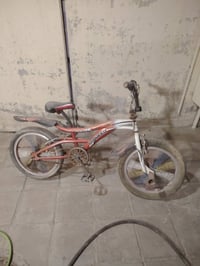 بايسكل BMXللبيع حجم 24 التاير الخلفي يراد بس نفخ البريك الخلفي بلبايدر...