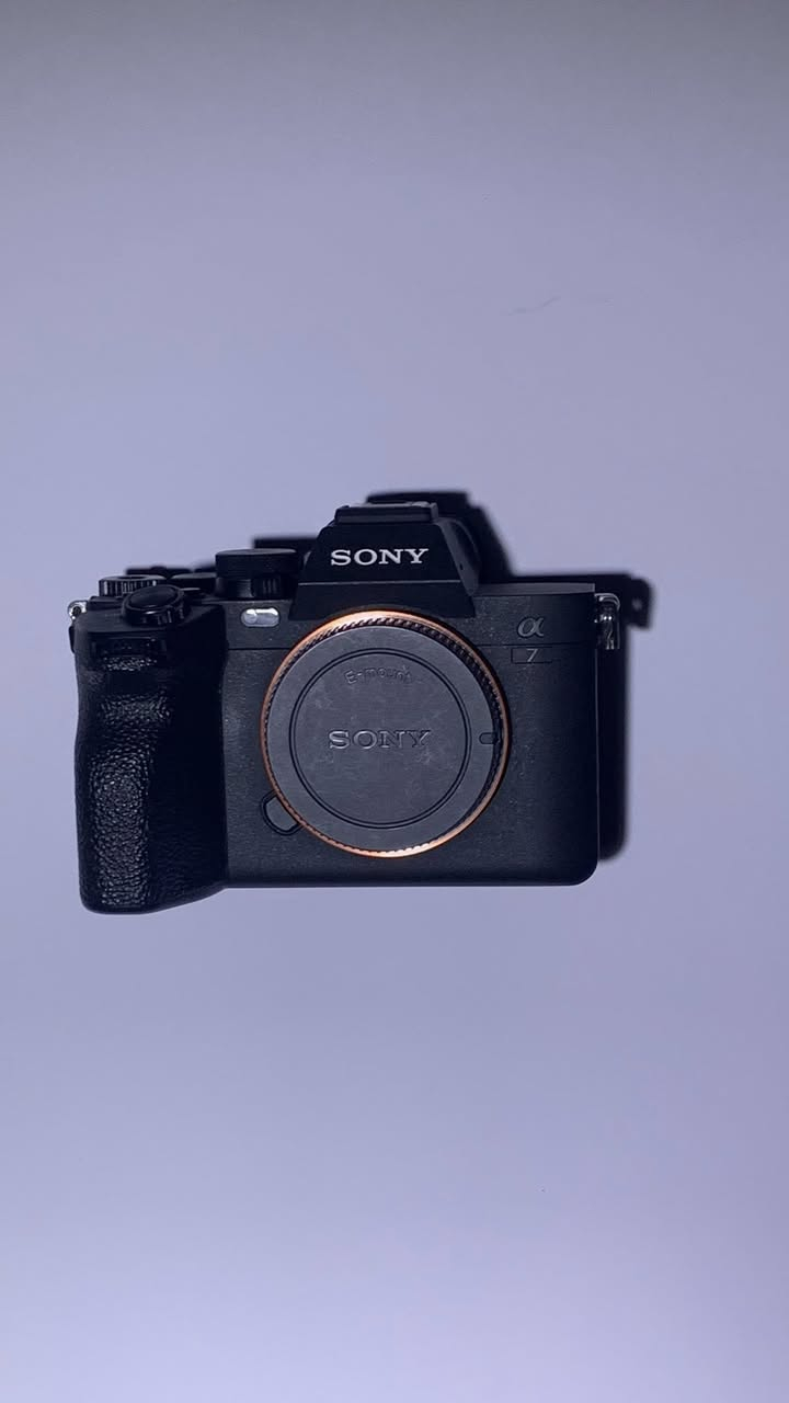 Sony a7iv
بيها نقطة بنفسجيه صغيرة 
شتر ١٨ ك
بمليون ٥٥٠


**إذا كنت صاحب هذا الإعلان وتريد حذفه لأي سبب، رجاءا أرسل رسالة إلى الدعم الفني**