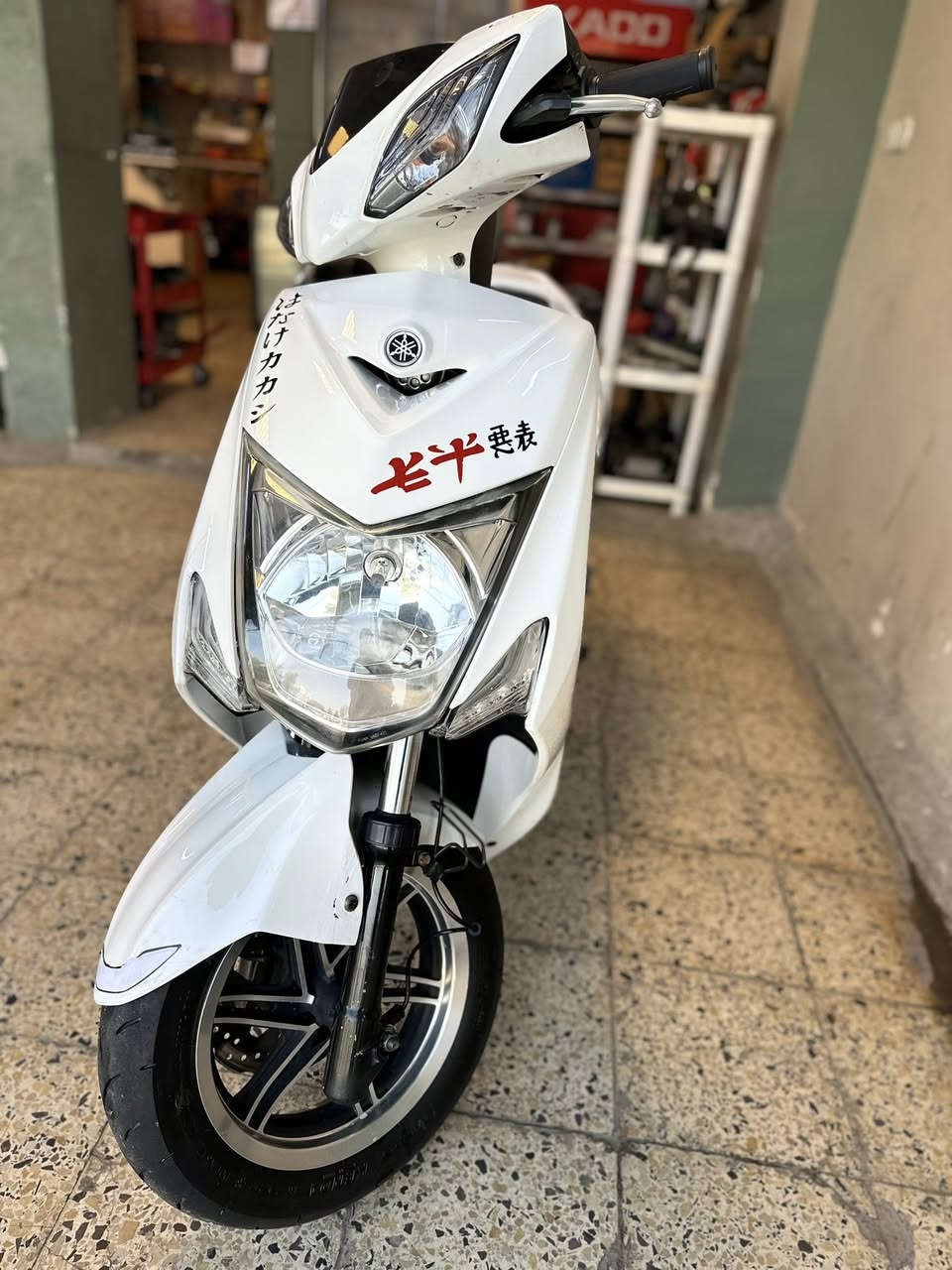 سلام عليكم لد للبيع دراجه كامله من الفتح مكينه بلاديه ما مفتوحه بيها ويل نجمه وتايرات شرط جدد كامله بدون نقص معروضه ب1325 مليون وثلاثميه وخمسه وعشرين مكاني البياع للاتصال ***********
