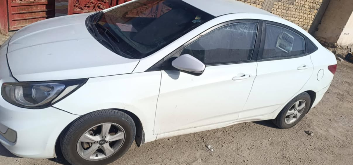 اكسنت 13 
كير عادي 1600 
جاهزه من كلشي حداديه وكهربائيات بدون ضربه السياره بيها بارد شي بسيط
مكاني الديوانيه دغاره
***********
سعرها 75
