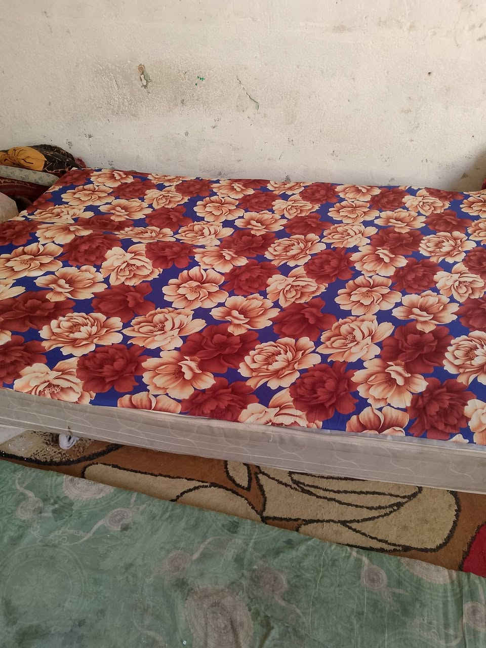 دوشك إسفنج ظغط عالي شرط النظافه السعر 80 الف ناصريه مركز حي التضحية ***********
