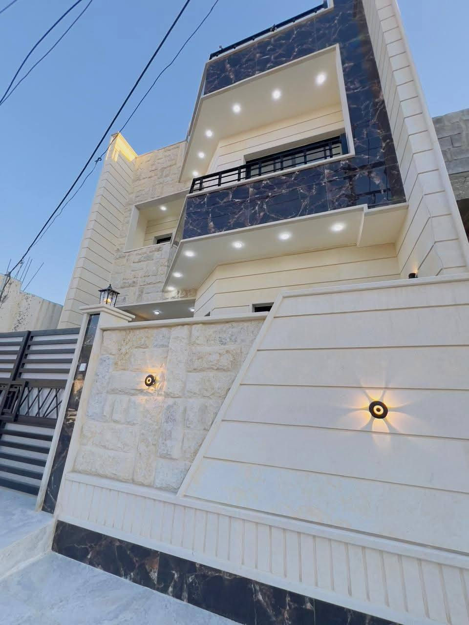 التهاني للعقارات 

🏠 🏠دار للبيع 🏠🏠

بناء حديث  استلام فوري 

بناء فول مرتب

📍الموقع حي الميثاق شارع مدرسة مكة

طابقين

4غرف نؤم 

صحيات بالطابقين
 

المساحة150

الواجه 7 ونص

↕️مكون من طابقين

✅سعر الدار عبر الهاتف 

مكتب التهاني للعقارات سايدين الميثاق مجاور شركة الحافظ 

👤فيس بوك #مكتب التهاني للعقارات

☎️ كورك ***********

☎️اسيا‏ ***********‏
