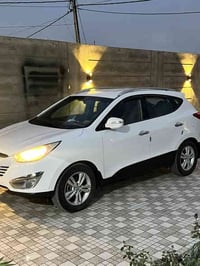 عندي توسان 2013ماشيه 170 مكفوله المحرك والكير ومابيه صبغ الشعر 140 قفل