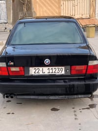 بي إم دبليو ٥٢٥ • ١٩٩٠ • جير عادي