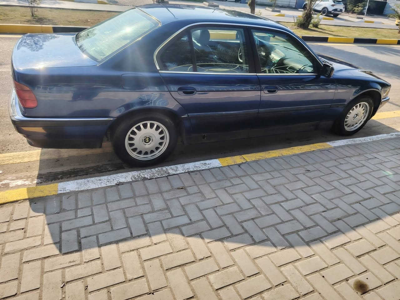 السلام عليكم ...
BMW كاسحة E38 للبيع او مراوس حسب القناعة
موديل 1995 بجم محدث 2000
 حجم 740 أصل بليتة و سنوية و محرك
رقم بغداد انگليزي بأسمي هزة و سنوية جديد لغاية 2030
لون ازرق غير محدد
المحرك بدلته قبل كم يوم بي ضمان
باتري بدلته جديد
صدر امامي جديد الخلفي نظيف
زوج تاير امامي جديد انتاج 25 الخلفي نظيف
تبريد قطعتين شغال تدفئة لاغينها من اشتريت السيارة 
سلايد روف شغال
كشن كهربائي شغال
صندوق شفط
سنتر لوك شغال
مازدات جدد مال گصة
غرفتها 75٪
بيها تعمير يم النيرماده مال باب السايق موضح بالصورة بيها لحيم  ابطاين اماميه رايدلهن ترتيب 
السيارة جاهزة بيها ملاحظات ما موگفتها خابرني اشرحلك كلشي شرط ترايك للكويت 200 و الرون 3 و نص
السعر 79$ بيها مجال شي قليل المكان بغداد البياع
للاستفسار اتصل ما متواجد بالفيس هواي الاثير بي واتساب 
***********
***********
