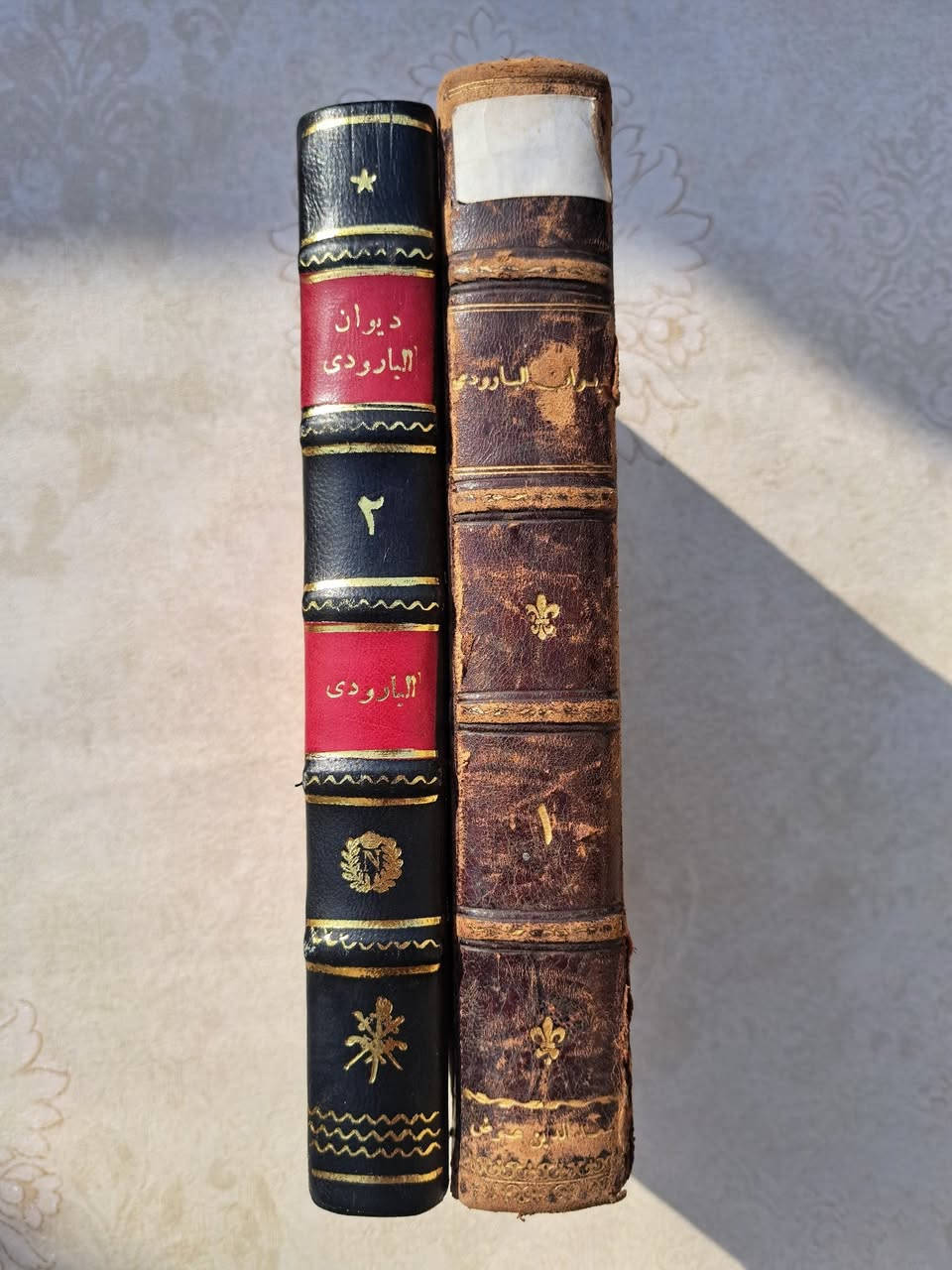 ديوان البارودي 🔥

المجلد الأول هو من النوادر
مطبعة الجريدة 
ضبطه وشرحه وصححه: محمود الإمام المنصوري أحد علماء الأزهر

والمجلد الثاني ضبطه وشرحه وصححه: علي الجارم بك ومحمد شفيق معروف 
مطبعة دار الكتب المصرية

تنبيه: طبعة "مطبعة الجريدة" تتكوّن من مجلدين، وكذلك طبعة "دار الكتب المصرية" فهي أيضًا في مجلدين لم يطبع غيرهما.
وبعد وفاة علي الجارم، أكمل محمود شفيق معروف شرح ما تبقى من الديوان.
أما النسخة الكاملة من ديوان البارودي، فتتألّف من أربعة مجلدات وهي بشرح علي الجارم ومحمد شفيق معروف.

وكلشي بالكتاب واضح بالصور وإذا عندكم استفسار تفضلوا خاص 

قناتنا على التيليجرام: https://t.me/jihbidh_books


**إذا كنت صاحب هذا الإعلان وتريد حذفه لأي سبب، رجاءا أرسل رسالة إلى الدعم الفني**