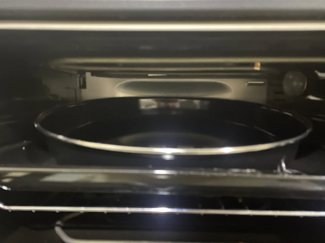 فرنی کارەبایی
کەم بەکارهاتوو
مارکەی سیمفێر
هەولێر
***********
٨٠ هەزار
