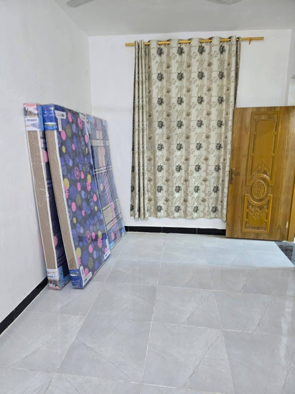 بيت للبيع مساحه 50 طابو زراعي سند 25 قرار محكمه
بسعر 21وبي مجال تانكي وسخان وخلاطات بيت كامل من كلشي افرش ونام 

عنوان البيت نجف مقابل  قرية الغدير   تفاصيل 
غرف نوم 1صاله مطبخ  وصحيات 

عنوان المكتب مقابل قريه الغدير عمود 262مكتب النور للعقار 
للاستفسار اتصل على ***********أو مراسله واتساب
