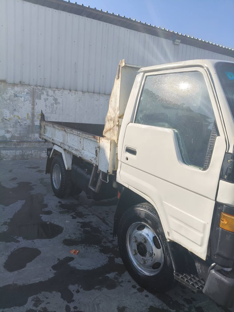 السلام عليكم تيوتا فحل كير مكينه كفاله شاصي مكفول سياره خير من الله سنويه مساقطه بسمي تحويل عنوان بغداد الشعب ***********السعر 75
