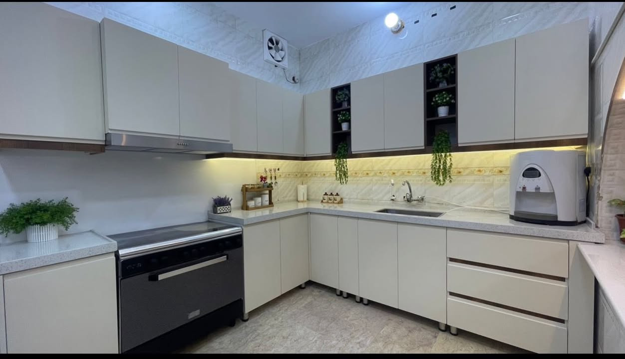 للبيع كاونتر استعمال قليل جدا اي شخط مابيه جديد كلش سعر مليون و٧٠٠ وبيه مجال مكاني كربلاء طوريج للتواصل ***********
