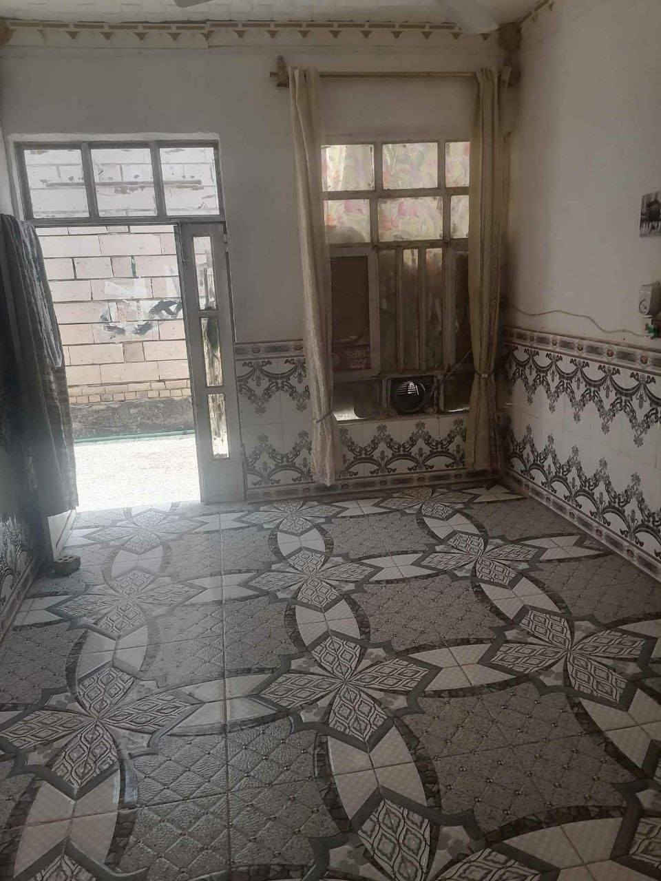 سلام عليكم ورحمة الله وبركاتة مرخصت مدير كروب هاذا لبيت لبيع ويه مشتمل مساحه كليه 650 يبعد عن شارع العام 300متر شارع تبليط بلباب مدرسه متوسط وابتديه مولده مال شارع يمه ماء اساله بلباب كهربائية بلباب استفسار عله رقم ***********
