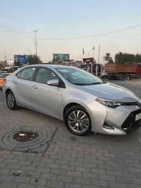 كورلا وارد ٢٠١٨ XLE حادثها جانبي  موضح بالصور وبارد قليل جاملغ الصدر و...