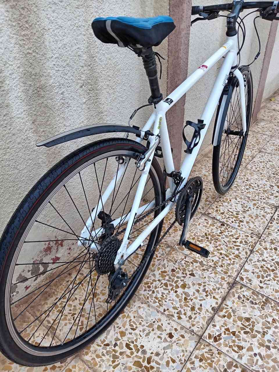 #للـبيع 

دراجه c700 
حجم 28 معدن المنيوم
سستم شيمانوا
بدالات سرعه 7×3 فقاس شاشه 
بريكات شيمانوا ديور xt

#السعـر 100 
#مكاني جانب الايسر حي فلسطين


**إذا كنت صاحب هذا الإعلان وتريد حذفه لأي سبب، رجاءا أرسل رسالة إلى الدعم الفني**