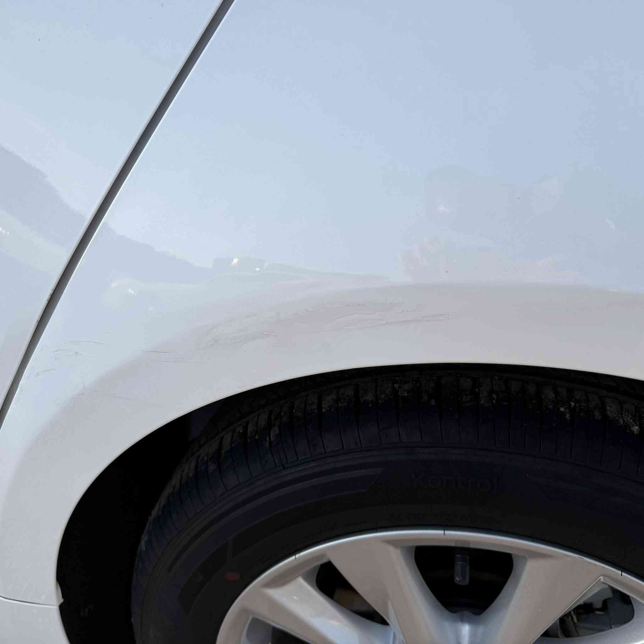 كورلا هايبرد صيني شكل الخليجي فول 2025 ماشية 7000 الاف جلد احمر كشن كهرباء سيارة بيه بارد جاملغ الخلفي وبارد بالصندوق ودعامية الخلفية شي بسيط 
سعره 155$ 
مكان السيارة بغداد حي البنوك
***********
