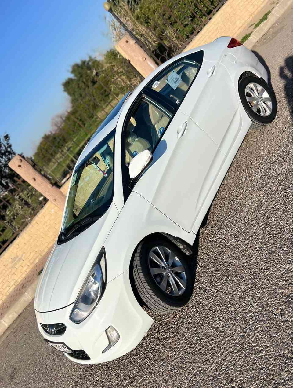 للبيع هونداي اكسنت موديل 2014 خليجي محرك 1.6 محرك كبير فول فول مواصفات سقف سلايت شاشة كامره داخل اصفر تحكم استيرن طرفين ABS  سويج شخاطه 5 ويل كروم رقم انكليزي رقم اربيل 4 تايرات جديد 
ماشي 137 ألف كيلومتر محرك كير شرط لا مفتوح لا صرف لا بخار بل شرط 
سياره بدون صبغ بدون حالوب فقط تعديل بارد باب خلفي جهة سكن باب ودوسه من الاسفل شويه تعديل بارد
للستفسار *********** كركوك, العراق
