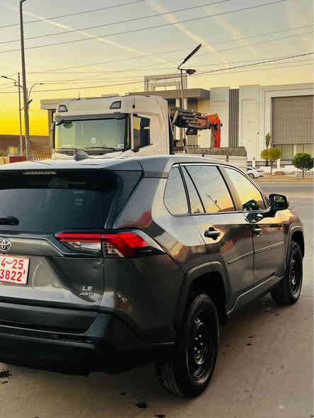 السلام عليكم للبيع𝑻𝑶𝒀𝑶𝑻𝑨  𝑹𝑨𝑽4 2023 𝑨𝑾𝑫
ضرر جملغ خلفي و باب بدون ارباك 
و بي pdr شبر من جملغ خلفي 
ماشيه فقط 7 mil 
رقم شاصي 2T3F1RFV5PW376617
گير محرك كلشي بلادي
مواصفات گيچ الكتروني رادار امامي و جانبي و شاشه ايباد كاميره و بريك بصمه نظام تراكشن نزام أپل كاربلاي وايرليس و بعد سياره جاهزه 
بدون رقم تترقم اربيل دهوك سليمانيه حسب رغبتك 
و سعر بلاش جو سوك 195 $ بي مجال بسيط 
مكان سياره عقره ابعت عن اربيل و موصل ساعه 
رقم تلفون فايبر واتساب *********** واتساب 
*********** بث مباشر اكر
