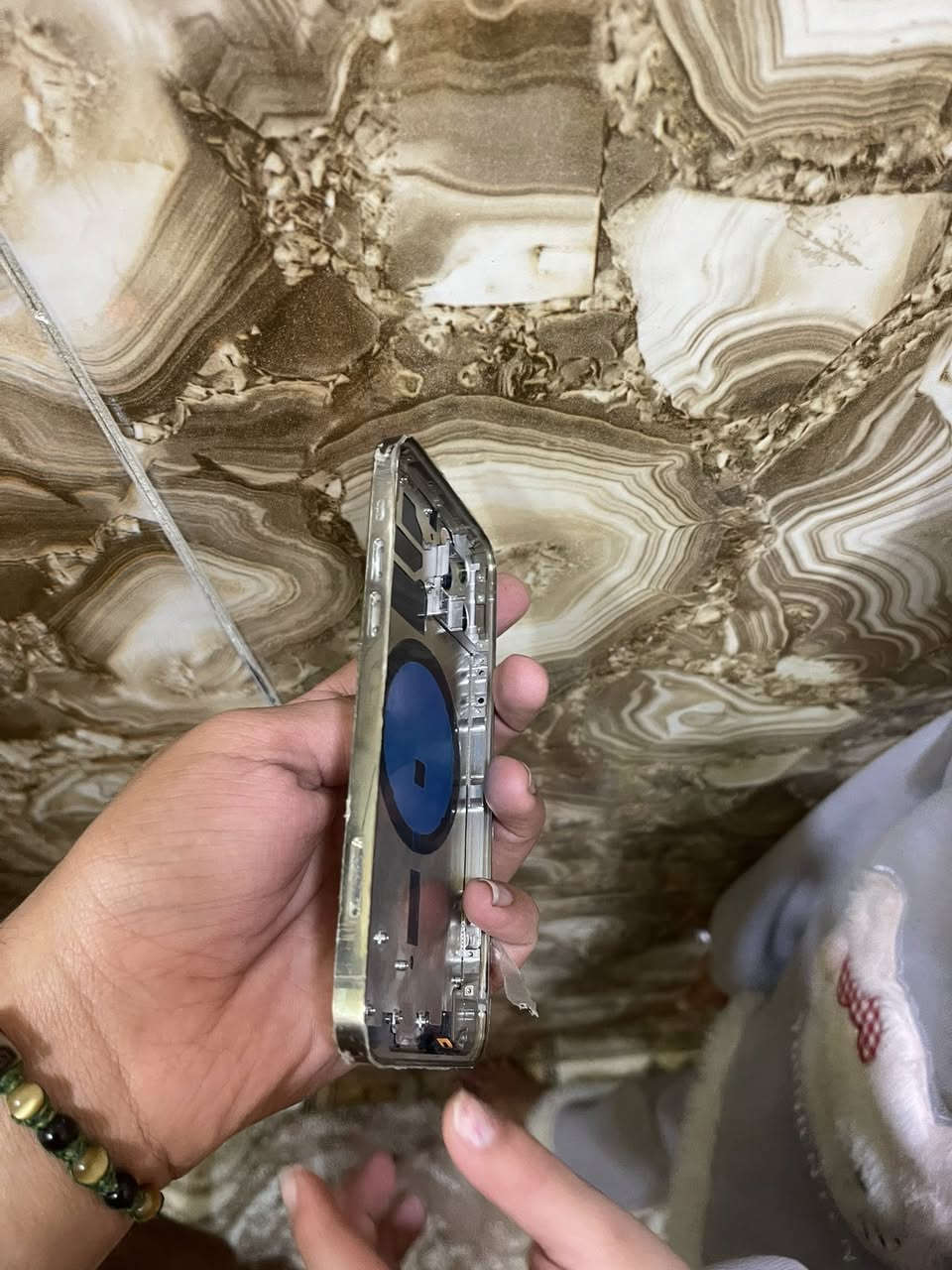 سلام عليكم شاصي ‏iPhone 12 Pro الصورة بفطر صغير مكان بصره الحيانيه رقم الهاتف***********
