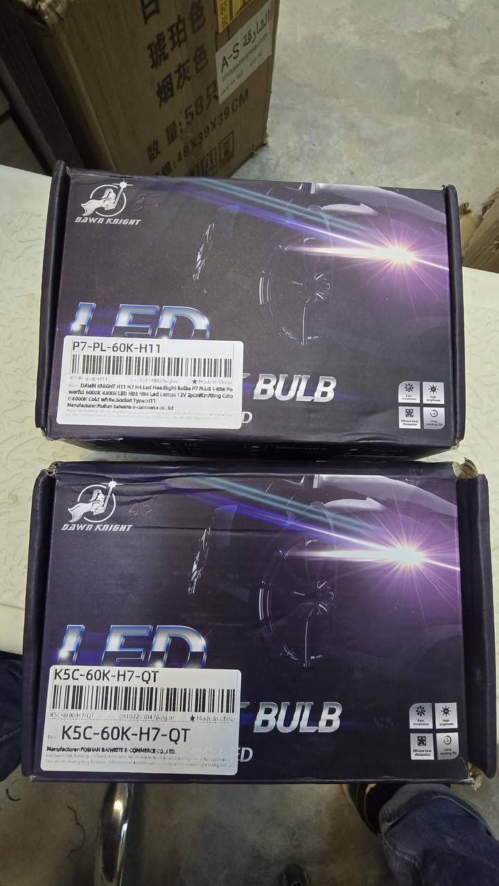 الموديل: P7-PL-60K-H11.
نوع القاعدة (المقبس): H11، وهو متوافق مع مجموعة واسعة من السيارات التي تستخدم هذا المقاس في المصابيح الأمامية أو مصابيح الضباب.
درجة حرارة اللون: 6000K، مما يعطي إضاءة باللون الأبيض الثلجي (Cold White).
القدرة: يتميز هذا الإصدار بقدرة تصل إلى 140 واط، مما يجعله مصباحاً عالي السطوع والتدفق الضوئي.
المميزات: يحتوي على نظام تبريد مزدوج (Double cooling) لضمان تبديد الحرارة بشكل فعال والحفاظ على عمر المصباح. 
يُعرف هذا النوع من المصابيح بأنه يوفر إضاءة قوية جداً مقارنة بالمصابيح التقليدية، ويُستخدم غالباً كترقية لنظام الإضاءة الأصلي في السيارة لتحسين الرؤية الليلية.  

البيت الانكليزي للبضائع الاوربية 
العنوان / بابل .. الحلة .. نادر الثانية الشارع الخدمي كراغول مقابل مجمع المدارس 
يوميا بث الساعة السابعة مساءا انتظرونا بضائع منوعة وجوائز 
واتساب ***********
            ***********
https://www.tiktok.com/@ukhomeiraq?_r=1&_t=ZS-93RdXoWpEKF
