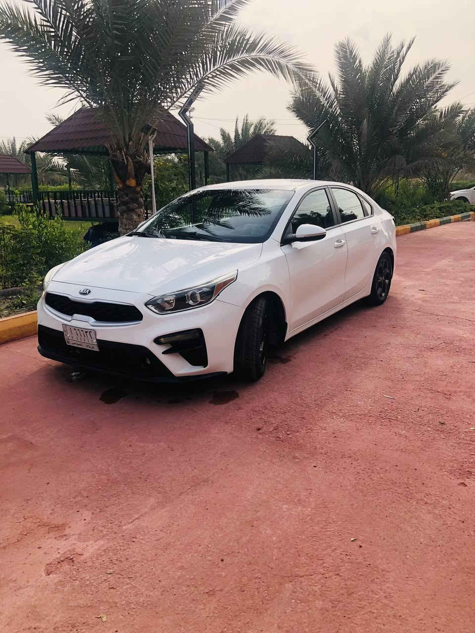 السلام عليكم
كيا فورتي موديل 2020 

للبيع وليس مراوس 

شاشه تدعم كاربلي 
رادار امامي 
كاميره خلفيه 
محرك 2000 دوش 
السياره نص فول 
ماشيه 100 

حادثها صفحه بنيد وبچم وباب خلفي 
من صفحه وحده 

سعرها 125$ وبيها مجال بسيط 

للأستفسار الاتصال   ***********
