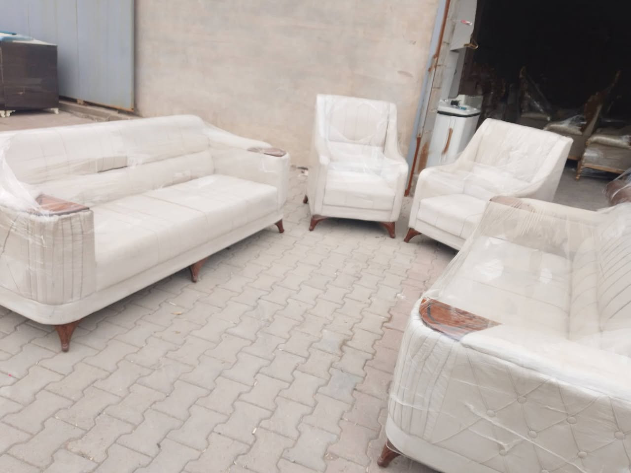 تخم قنفات اخو الجديد 4 قطع لون ابيض 300قفل مع توصيل مجاني داخل كركوك
ديوان جوزي تفصال بلوك 8 نفر 250قفل 
ديوان ابو التاج ملكي 6 متر 200 وتوصيل مجاني داخل كركوك وتدللون شعندك قنفات ميز طعام كاونتر ثلاجة غسالة اني اشتري ***********
