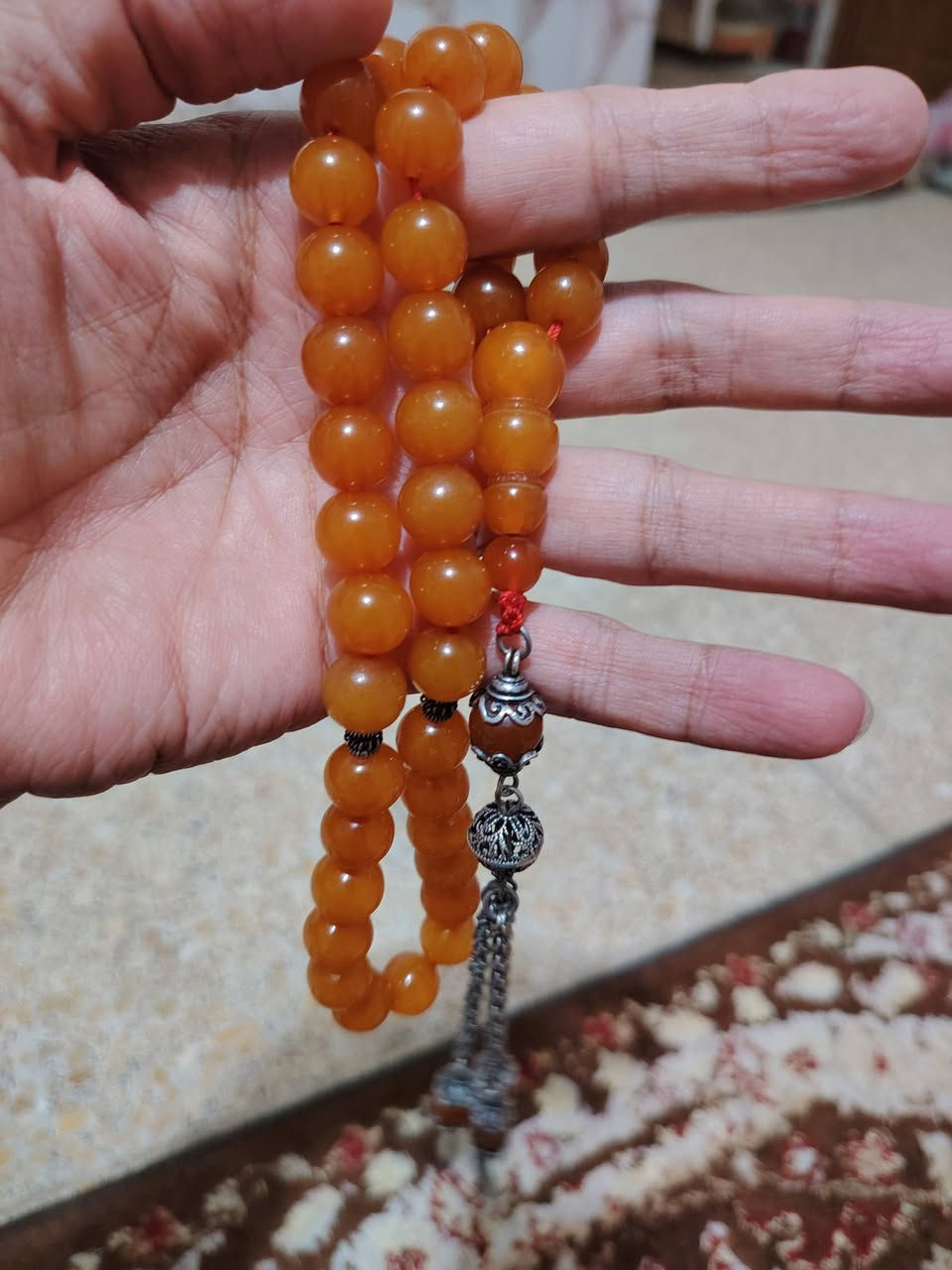 سبحة كهرب روسي شمعي اصلي ٥٩غرام  عدد الحبات ٣٩ مع كركوشة فضة سعر نهائي ١٢٥ لايوجد توصيل استفسار على الرقم *********** يوجد واتساب
