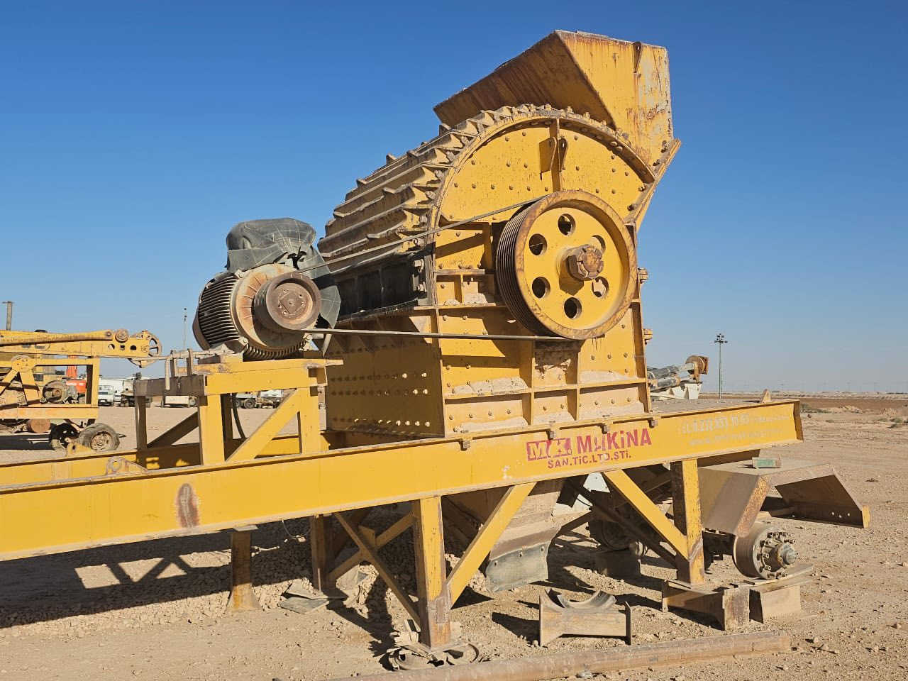 السلام عليكم كسارة للبيع تركية ١٢ جاكوج قياس ٩٠سم مع ماطور مع كرسي زيرو مامشتغلة البصره الزبير الاتصال ***********
