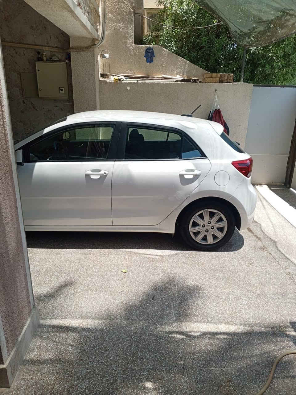 السلام عليكم كيا ريو 2022  رقم بغداد بسمي هزة جديدة رقم انكليزي حادثها بنيد وجاملغ ايمن 
شاشة أبل كاربلي كامرة بلوجكتر  فول تحكم 
لايت بلوجكتر لد 
مكاني الكرادة السعر 108 وبيها مجال بسيط ***********
