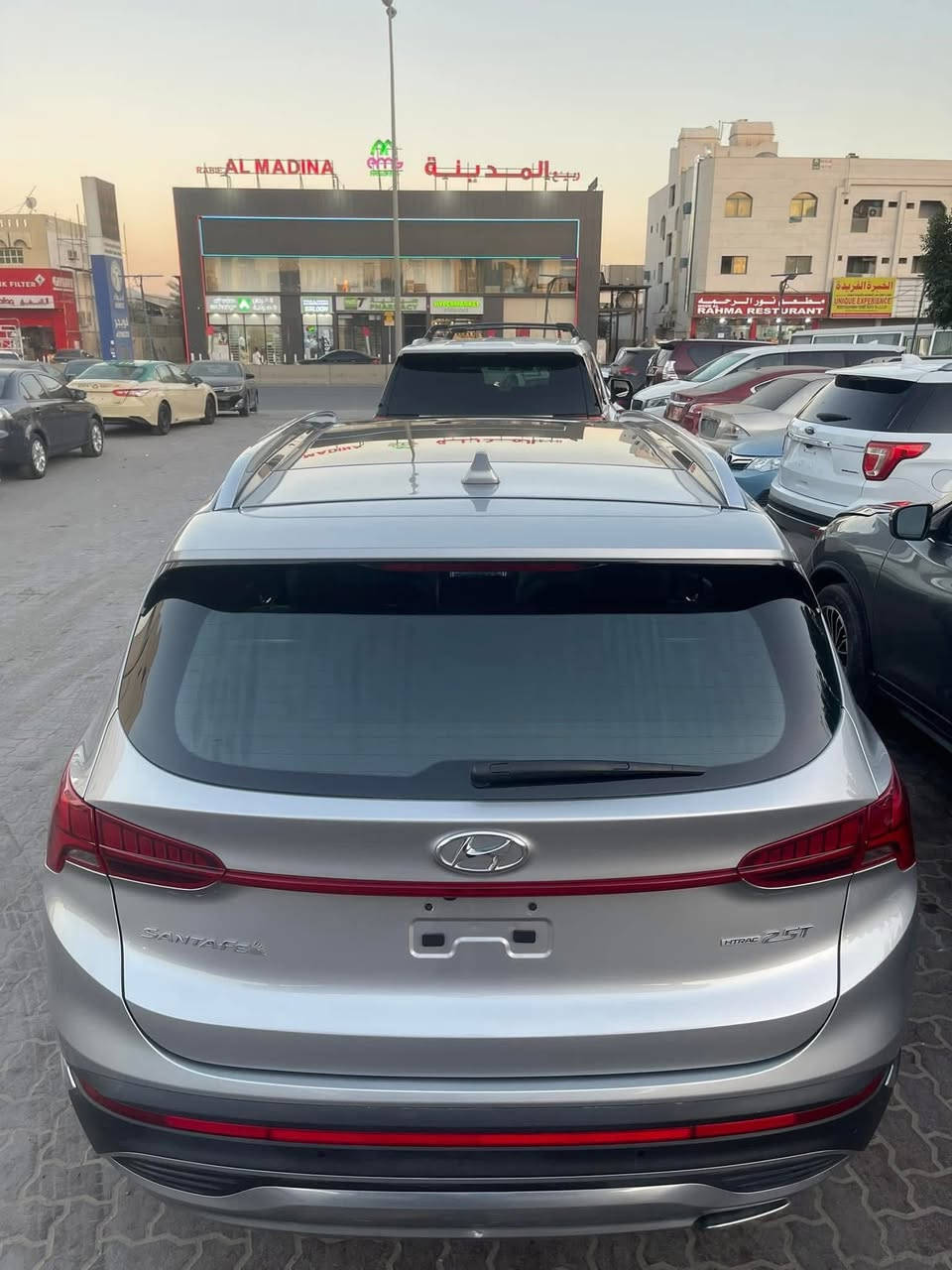 ع بركة الله
دخول جديد الى العراق قبل شهرين 2023
‏HYUNDAI SANTA FE LIMITED 
 حجم المحرك ٢٥٠٠ تيربو وارد امريكي
الممشى 20000 mi    
المواصفات:-  
1- مفتاح ذكي بصمة + التشغيل عن بعد .
2- نظام اوتو بارك /  والتوقف الذاتي بدون سائق
3- كير بنظام الازرار  المنفصلة الاصدار الجديد ( بيانو)
4- كير ماوس ثانوي لأوضاع القيادة / Drive Mode 
‏Comfort - Smart - Sport ٥- بنوراما فتحة سقف.
5- هاند بريك بصمة 
‏6 - Auto Hold  أوتو هولد
7- خاصية ISOFIX   ايزو فكس قفل الاطفال
8- نظام مانع الانزلاق
9 - نظام نزول المنحدرات.
10- نظام اطفاء المحرك (A) ذاتيا في الازدحامات لتوفير الوقود
11- شاشة تدعم Apple Car play و Android وبلوتوث مدمج والأوامر الصوتي
12- الداشبورد الكتروني بانماط متغيرة حسب وضعية القيادة
13- الشاشة الوسطية حجم كبير ١٢ انج مع دعم الملاحة بالخرائط GPS وبوصلة للاتجاهات
14- شاحن هاتف wireless
15-  مخارج شحن USB وتشغيل الميديا
16- منافذ للطاقة كهرباء 12فولت ومنفذ 110 فولت 
17-  المرايا الجانبية قابلة للطي + نقطة عمياء + هيتر + اشارات  
18- مرايا جانبية بخاصية الترحيب والفتح عند الاقتراب والاضاءة في الضلام 
19-  الصندوق كهربائي ذكي يفتح عند الاقتراب
20- حساسات ضغط الاطارات_
22- حساسات أمامية / جانبية /خلفي-
23-كامرة اضافية تقنيه 360 درجه 5 كامرات 
24-ميزة التوقف الذاتي للمركبة منعا للاصطدام عند القيادة او الرجوع
25-المركبة تعيد نفسها للمسار الصحيح عند عدم الانتباه 
26-بك لايت LED مميز مدعوم بتقنية ضد الضباب لاوضح رؤية للمركبة
27-خاصية دعم الكاميرات عند تشغيل الإشارة الجانبية لرؤية الزوايا العمياء
28-كاميرا دوارة 3D تفاعلية متعددة الاوضاع
29-مرآة داخلية بخاصية التعتيم الذاتي 
29-سستم صوت هارمن كاردن 10 سماعات محيطية مع دمام وتويترز 
30-نظام القيادة الذاتي الذكي في الشوارع المخططة 
31-مثبت السرعة Cruise وميزة التباعد عن المركبات
32-خاصية المايك للسائق للتحدث مع الركاب في الخلف
33-حساس حراري بسقف السيارة بتحذير صوتي في حال نسيان الاطفال في المركبة
34-قفل الابواب والنوافذ / خاصية عدم العبث للاطفال
35-القفل المركزي للابواب وعدم الفتح عند مرور مركبة بشكل قريب من السيارة 
36-مقعد السائق خاصية الخزن وميزة الخروج المريح عند الاطفاء
37-المقاعد الامامية كهرباء + تبريد + تدفئة
38المقاعد الخلفية تدفئة 
39-ستائر جانبية 
40-شفتات رياضية بالمقود
41-التبريد والتدفئة تحكم شاشة وتحكم يدوي ايضآ-  التبريد امامي خلفي مناخ منفصل-بردات أبواب خلفية
42-كشنات جلد اسود  
-43 التحكم الذاتي في البصمه في صف الباركنك وتحريك السياره الى الامام والخلف ،مرقم لوحات بغداد صور الحادث مرفق مع الصور 
السعر 230 وبيها مجال
العنوان بغداد حي الجوادين للأستفسار وات ساب 
صور الحادث مرفق مع السونار 
***********
