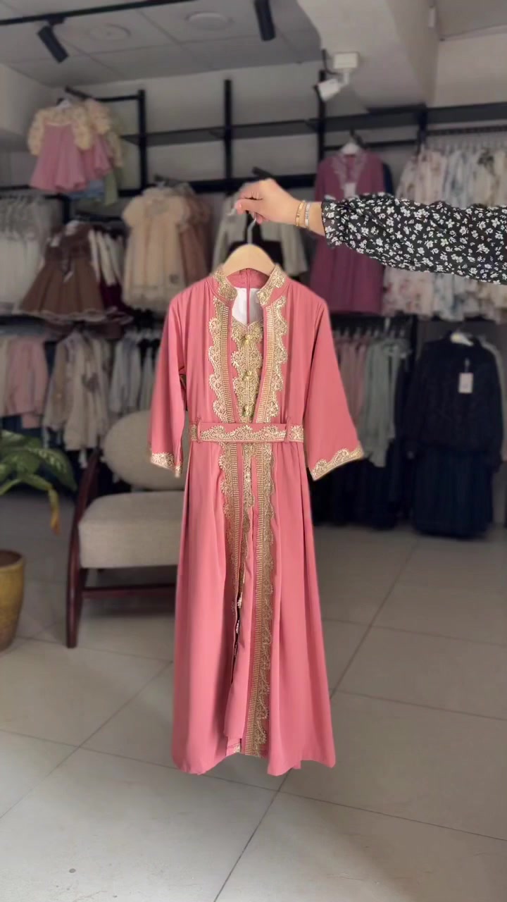 بنات للبيع جديد عمر ٩ و١٠ يلبس 
نهايته ١٥ 
سعره ٣٠ بس طلع صغير


**إذا كنت صاحب هذا الإعلان وتريد حذفه لأي سبب، رجاءا أرسل رسالة إلى الدعم الفني**