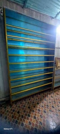 رفوف للبيع مثل ما موضحات بالصور للاستفسار الانصال على الرقم 0770329292...