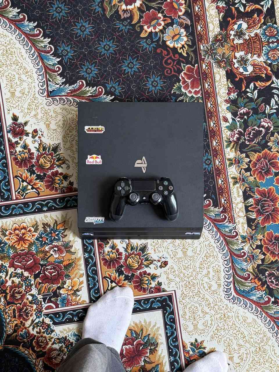 السلام عليكم
بلي فور برو للبيع 
1TB 
جوستك واحد كامل ملحقات نظافة 100% 
***********
