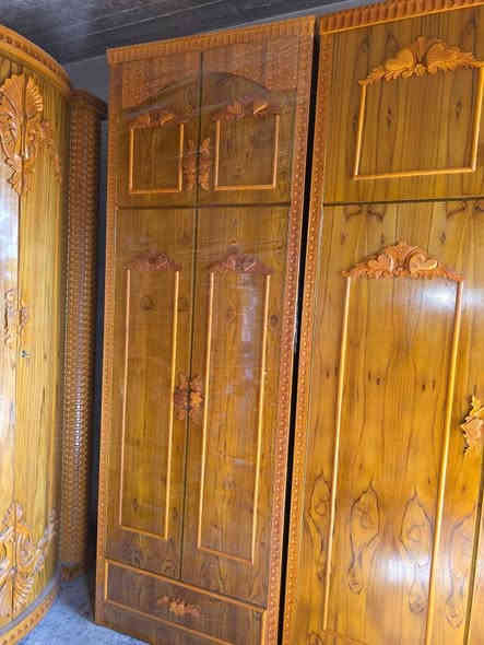 غرفه خمس ابواب ملحق ابراج جديده مامستعمله انواع الدوشمه عرض خاص السعر 950 قفل بدون معامله عنوان باب جديد ***********
