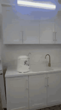 بوفڕوشتن دەسکڕد پالاپرسە لەکەلاڕە هەڕبەڕێزێک وێستێ تەڵەفون بکات ***********
