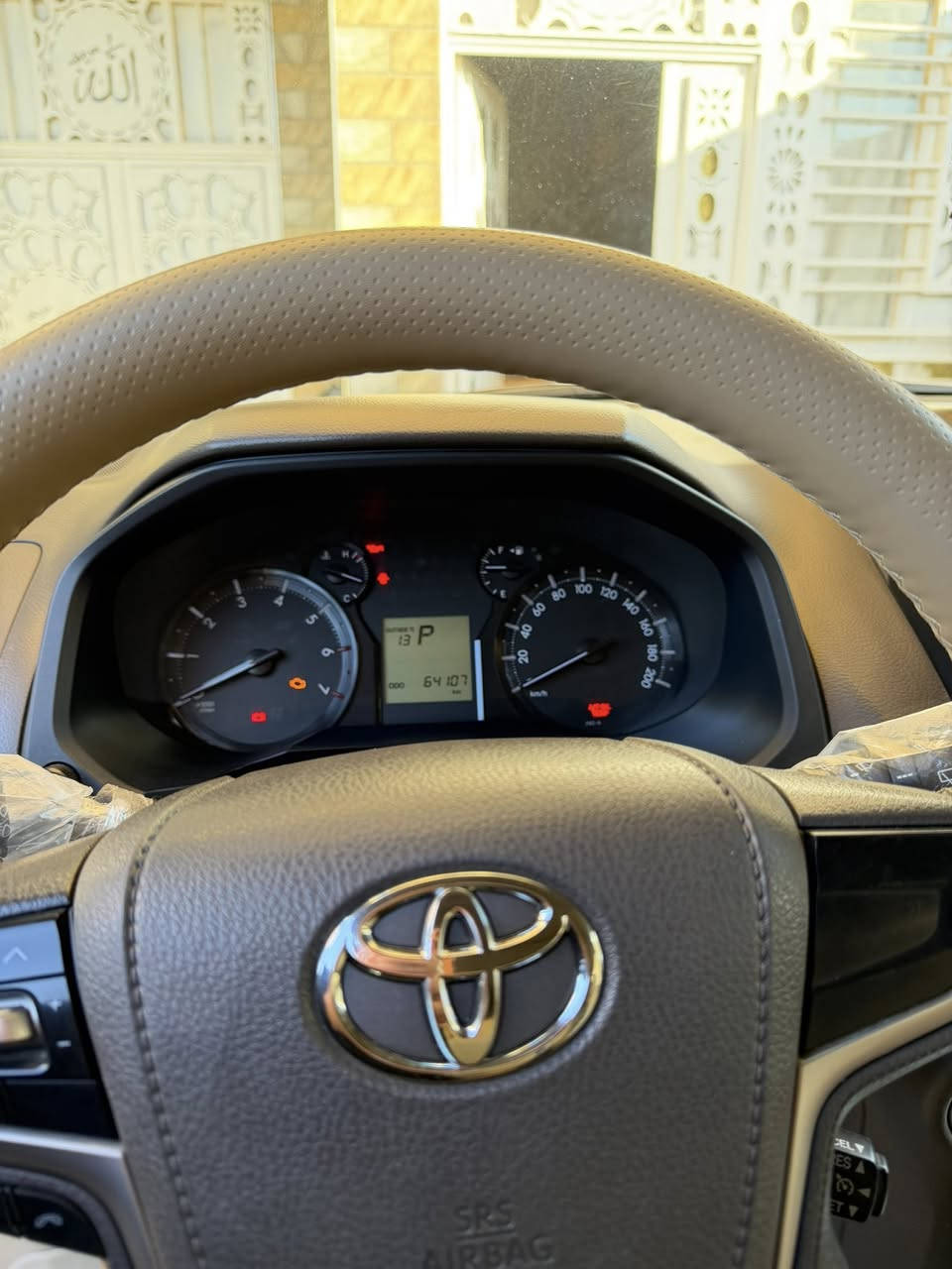 برادو 2018 رقم بغداد الجديد باسمي لون ابيض
مكفولة كفاله عامة ماشيه ٦٤

موصفات TXS
( فول )فتحة بصمة 
6سلندر فتحة لايت زنون ثلاجة دبل تانكي كشنات جلد وكهرباء فور ويل هوك حساس خلفي تشغيل عن بعد كاميرا خلفية 
العنوان  الديوانيه
السعر (400 $ )
***********
